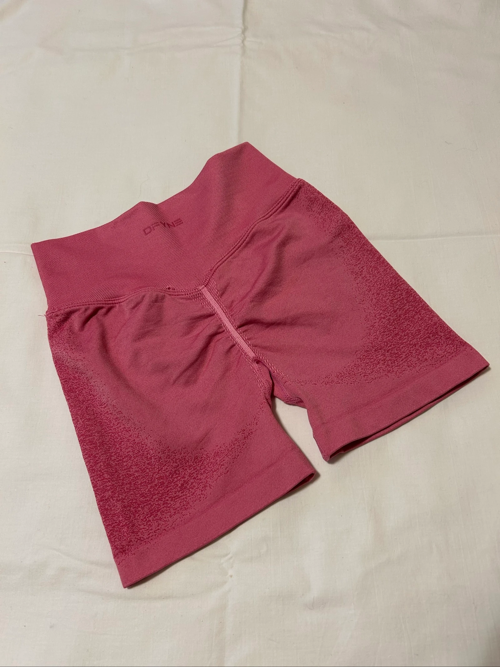 Pink seamless sports shorts